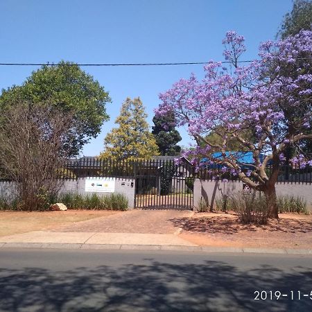 Northcliff Bed And Breakfast Randburg ภายนอก รูปภาพ